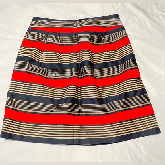 Banana Republic Skirt. Size 2 - Picture 2 of 9